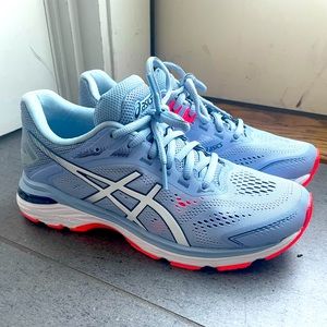NEW ASICS running shoes
